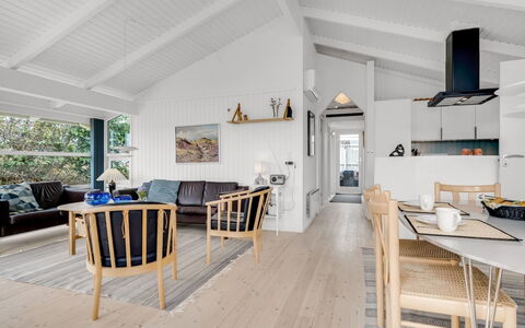 Laurentius - 300M from the Sea: Wood, Flooring, Interior Design, Ceiling, Floor, Wood Flooring, Home, Furniture, Living Room, Hardwood