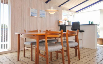 Jerrik - 900M from the Sea