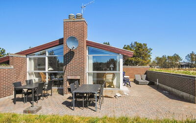 Jerrik - 900M from the Sea