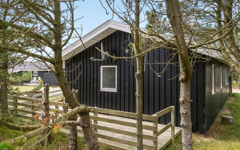 Mads - 950M from the Sea: Cottage, Shed, Hut, Farmhouse, Prairie, Shack, Barn, Log Cabin, Garden Buildings