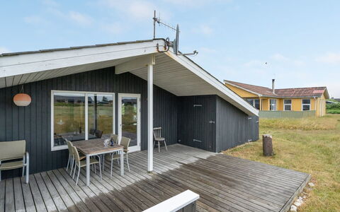 Svea - 400M from the Sea: Cottage, Shed, Hut, Farmhouse, Prairie, Shack, Barn, Log Cabin, Garden Buildings