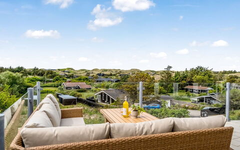Skamhals - 700M from the Sea: Shrub, Urban Design, Groundcover, Brick, Apartment, Estate, Brickwork, Balcony, Landscaping