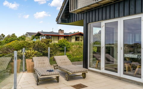 Skamhals - 700M from the Sea: Shrub, Urban Design, Groundcover, Brick, Apartment, Estate, Brickwork, Balcony, Landscaping