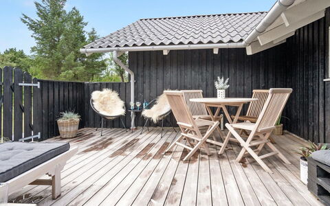 Elayne - 3Km from the Sea: Plant Community, Sunlight, Herbaceous Plant, Garden, Plantation, Agriculture, Farm