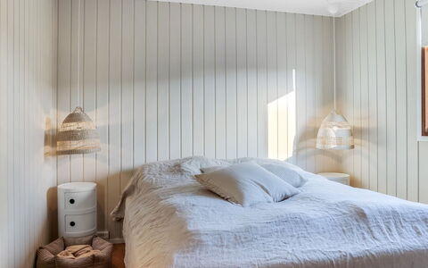 Kiina - 100M from the Sea: Wood, Interior Design, Bedroom, Flooring, Ceiling, Floor, Bedding, Bed, Lighting, Bed Sheet