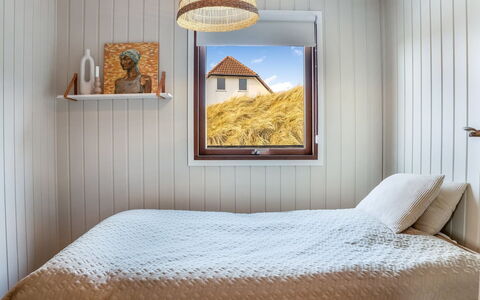Kiina - 100M from the Sea: Bedroom, Wood, Interior Design, Bed, Floor, Flooring, Bedding, Bed Sheet, Linens, Ceiling