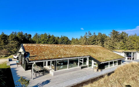 Nilson - 1.4Km from the Sea: Wood, Flooring, Interior Design, Floor, Furniture, Wood Flooring, Room, Ceiling, Wood Stain, Hardwood