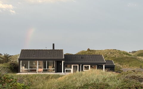 Annaliese - 175M from the Sea: Flooring, Plumbing Fixture, Bathroom, Interior Design, Wood, Floor, Plumbing, Lighting, Tap, Furniture