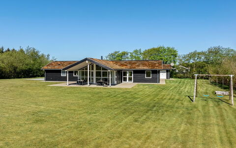 Ricus - 1.8Km from the Sea: Building, House, Residential Area, Home, Shrub, Roof, Cottage, Estate, Garden