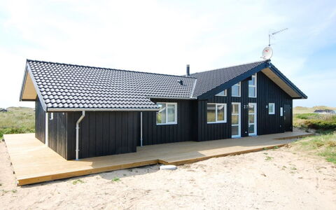Ung - 150M from the Sea: Flooring, Wall, Floor, Interior Design, Wood, Ceiling, Wood Flooring, Lighting, Furniture, Laminate Flooring