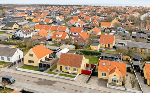 Caranus - 900M from the Sea: Residential Area, Urban Area, Building, City, Roof, House, Town, Neighbourhood, Suburb, Architecture