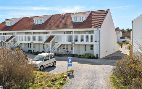 Aline - 1Km from the Sea: Estate, Driveway, Balcony