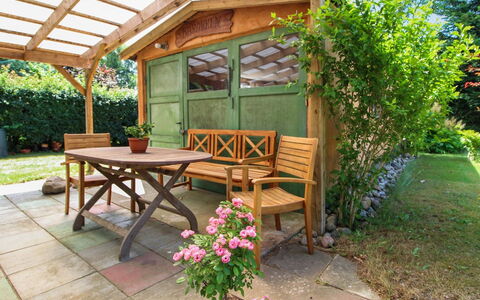 Elida - 300M from the Sea: Wood, Cottage, Hardwood, Plank, Wood Stain, Garden Buildings, Design, Yard, Log Cabin, Backyard