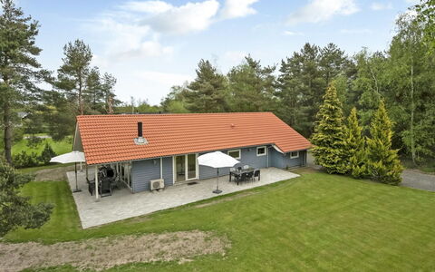 Heraldina - 800M from the Sea: Residential Area, Roof, Suburb, Driveway, Estate, Chimney