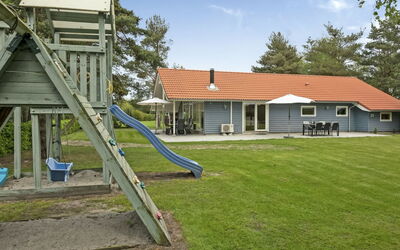 Heraldina - 800M from the Sea