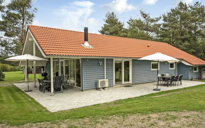 Heraldina - 800M from the Sea