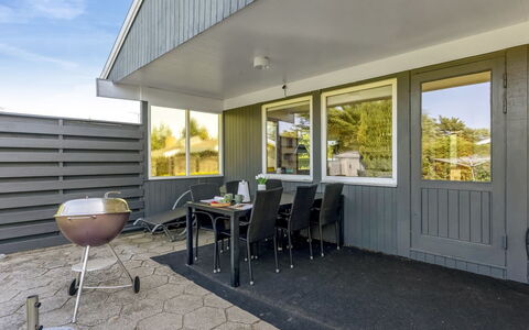 Davida - 400M from the Sea: Grass, House, Roof, Home, Cottage, Shrub, Land Lot, Rural Area, Farmhouse, Groundcover