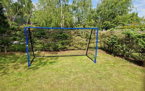 Arnulf - 400M from the Sea: Net, Lawn, Mesh