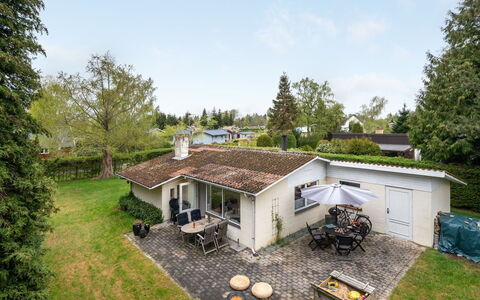 Arnulf - 400M from the Sea: Building, House, Window, Home, Roof, Residential Area, Shrub, Cottage, Land Lot