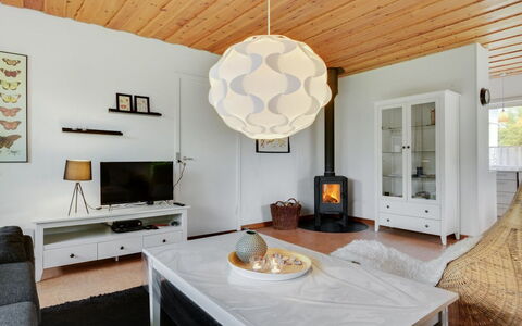 Arnulf - 400M from the Sea: Building, House, Window, Home, Roof, Residential Area, Shrub, Cottage, Land Lot