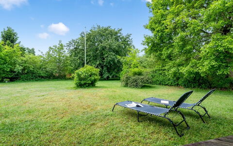Eeva - 900M from the Sea: Apartment, Shade, Balcony, Chair, Fence, Outdoor Furniture, Aluminium, Artificial Turf