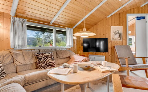 Eeva - 900M from the Sea: Apartment, Shade, Balcony, Chair, Fence, Outdoor Furniture, Aluminium, Artificial Turf