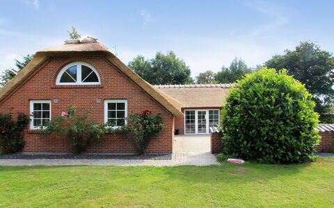 Erra - 250M from the Sea: Wood, House, Cottage, Home, Roof, Rural Area, Siding, Log Cabin, Garden Buildings, Hardwood