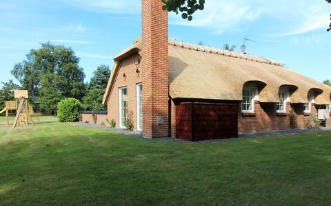 Erra - 250M from the Sea: Wood, House, Cottage, Home, Roof, Rural Area, Siding, Log Cabin, Garden Buildings, Hardwood