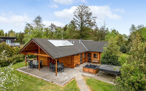 Dora - 180M from the Sea: Residential Area, Roof, Suburb, Driveway, Estate, Chimney