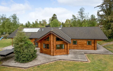 Dora - 180M from the Sea: Residential Area, Roof, Suburb, Driveway, Estate, Chimney