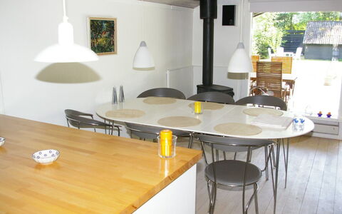Gyri - 800M from the Sea: Vegetation, Shrub, Spring, Cottage, Garden, Shade, Backyard, Yard, Chair