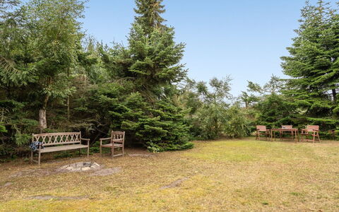 Elja - 750M from the Sea: Wood, Wood Stain, Plank, Hardwood, Cottage, Deck, Siding, Shade, Wood Flooring, Garden Buildings