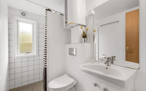Senta - 200M from the Sea: Bathroom, Plumbing Fixture, Wall, Interior Design, Sink, Bathroom Sink, Flooring, Toilet, Floor, Toilet Seat