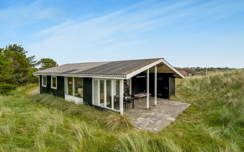 Senta - 200M from the Sea: Shrub, Urban Design, Groundcover, Brick, Apartment, Estate, Brickwork, Balcony, Landscaping