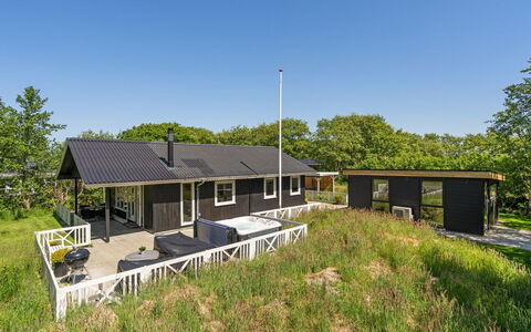 Maik - 1.5Km from the Sea: Shrub, Urban Design, Groundcover, Brick, Apartment, Estate, Brickwork, Balcony, Landscaping