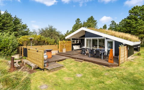 Gilda - 2Km from the Sea: Building, House, Window, Home, Roof, Residential Area, Shrub, Cottage, Land Lot