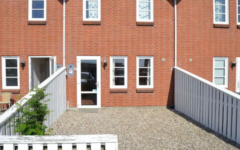 Ester - 2.3Km from the Sea: Wall, Facade, Residential Area, Home, Brickwork, Brick, Urban Design, Composite Material, Apartment, Estate