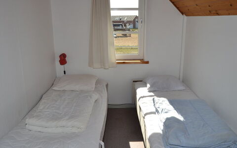 Ester - 2.3Km from the Sea: Wood, Floor, Flooring, Bedroom, Bed, Bed Frame, Room, Bedding, Bed Sheet, Hardwood