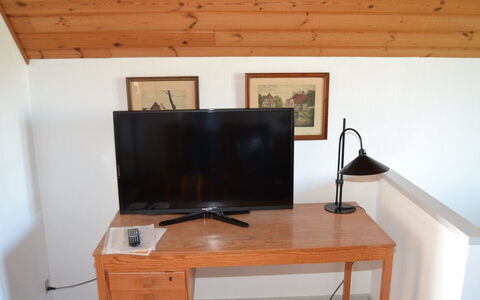 Ester - 2.3Km from the Sea: Furniture, Wood, Flooring, Electronic Device, Floor, Interior Design, Television, Television Set, Wood Flooring