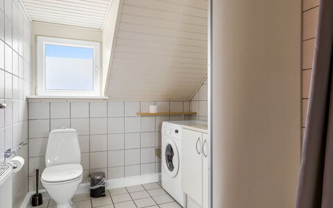 Fotij - 2.3Km from the Sea: Flooring, Floor, Wood, Interior Design, Plumbing Fixture, Ceiling, Toilet, Room, Plumbing, Bathroom