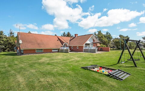 Swening - 2.1Km from the Sea: Grass, House, Land Lot, Home, Lawn, Cottage, Estate, Farmhouse, Garden, Shade