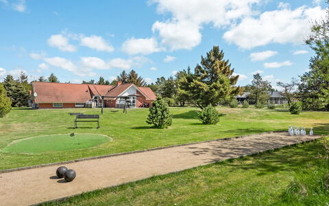 Swening - 2.1Km from the Sea: Grass, House, Shrub, Home, Landscape, Land Lot, Plain, Lawn, Cottage