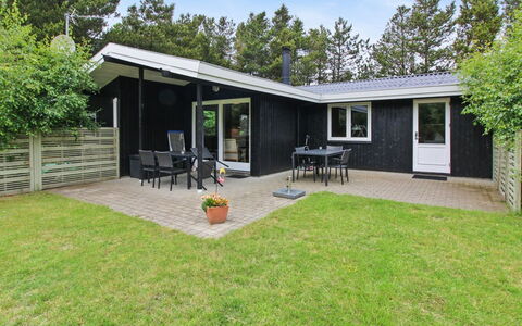 Straale - 1.4Km from the Sea: Cottage, Shed, Hut, Farmhouse, Prairie, Shack, Barn, Log Cabin, Garden Buildings