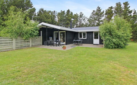 Straale - 1.4Km from the Sea: Cottage, Shed, Hut, Farmhouse, Prairie, Shack, Barn, Log Cabin, Garden Buildings