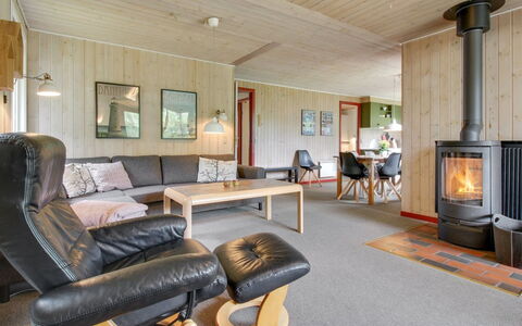 Straale - 1.4Km from the Sea: Cottage, Shed, Hut, Farmhouse, Prairie, Shack, Barn, Log Cabin, Garden Buildings