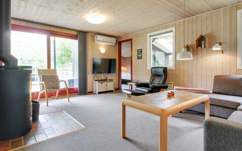 Straale - 1.4Km from the Sea: Cottage, Shed, Hut, Farmhouse, Prairie, Shack, Barn, Log Cabin, Garden Buildings