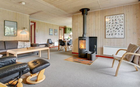Straale - 1.4Km from the Sea: Cottage, Shed, Hut, Farmhouse, Prairie, Shack, Barn, Log Cabin, Garden Buildings