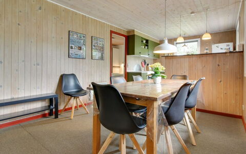 Straale - 1.4Km from the Sea: Cottage, Shed, Hut, Farmhouse, Prairie, Shack, Barn, Log Cabin, Garden Buildings