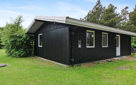 Straale - 1.4Km from the Sea: Cottage, Shed, Hut, Farmhouse, Prairie, Shack, Barn, Log Cabin, Garden Buildings