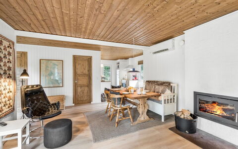 Magrete - 900M from the Sea: Grass, House, Roof, Home, Cottage, Shrub, Land Lot, Rural Area, Farmhouse, Groundcover
